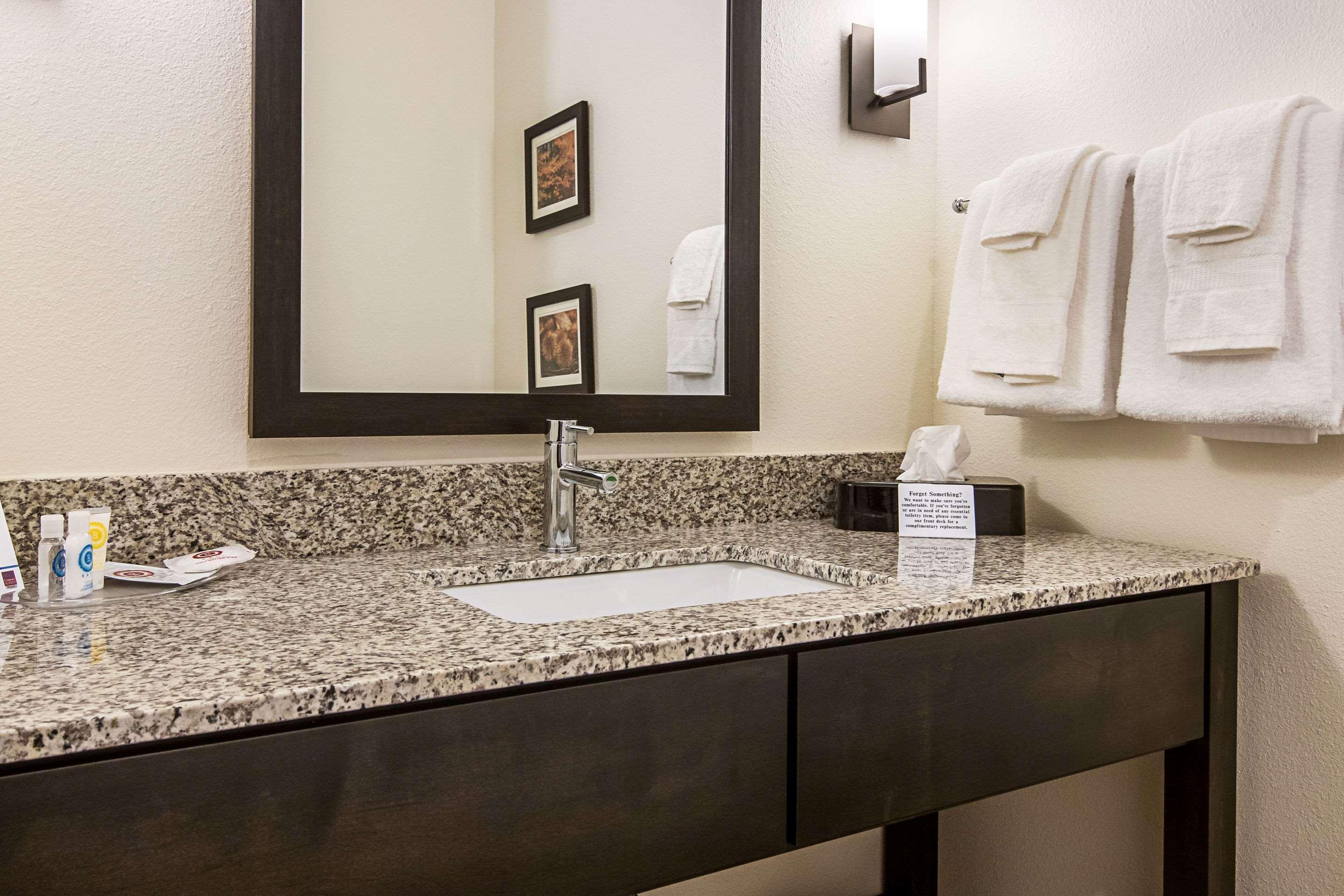 Comfort Suites Wooster Near University Campus Exteriér fotografie